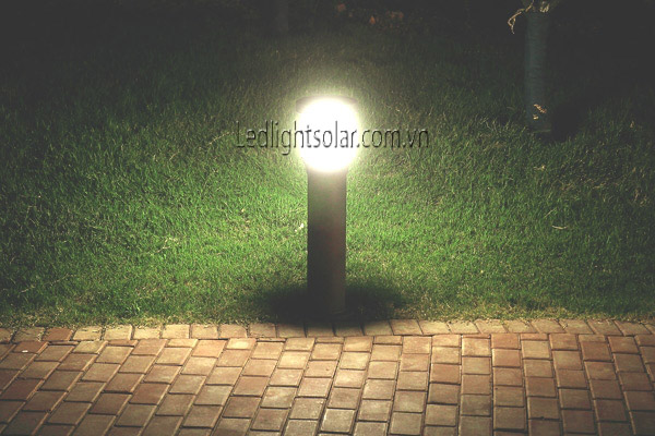 đèn sân vườn năng lượng mặt trời